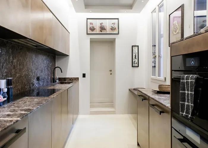 Palazzo Lena Piano Nobile Διαμέρισμα *