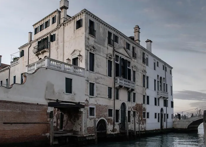 Palazzo Lena Piano Nobile Διαμέρισμα *