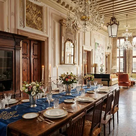 Palazzo Lena Piano Nobile アパート